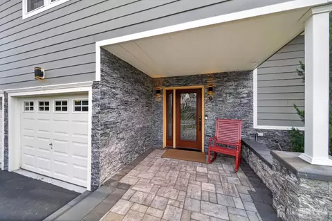 Exterior - 9 Nightingale St, Edison, NJ 08820 photo 4 of 9