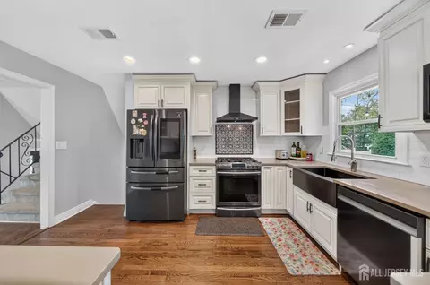 Kitchen - 9 Nightingale St, Edison, NJ 08820 photo 2 of 2