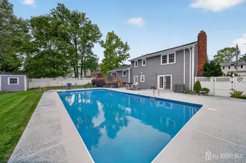 Exterior - 9 Nightingale St, Edison, NJ 08820 photo 8 of 9