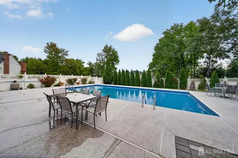Exterior - 9 Nightingale St, Edison, NJ 08820 photo 6 of 9