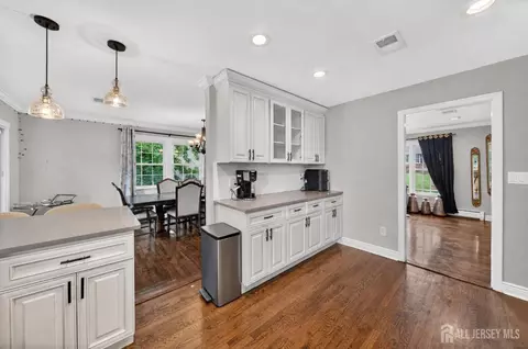 Entry Way - 9 Nightingale St, Edison, NJ 08820 photo 3 of 4