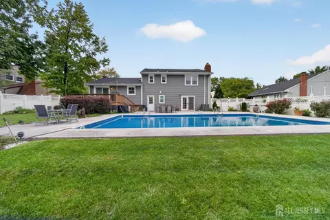 Exterior - 9 Nightingale St, Edison, NJ 08820 photo 9 of 9