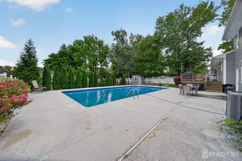 Exterior - 9 Nightingale St, Edison, NJ 08820 photo 7 of 9