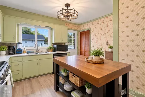 Kitchen - 314 2nd St, Middlesex, NJ 08846 photo 2 of 3