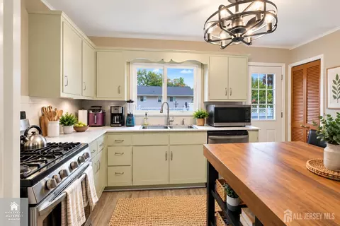 Kitchen - 314 2nd St, Middlesex, NJ 08846 photo 1 of 3