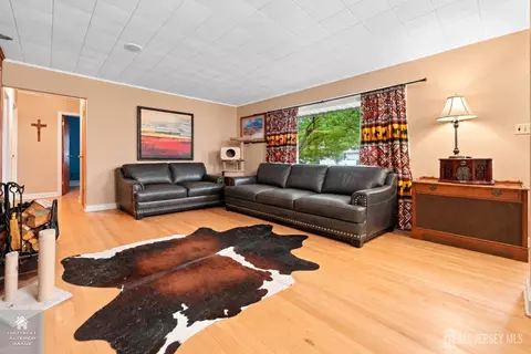 Living - 314 2nd St, Middlesex, NJ 08846 photo 2 of 2