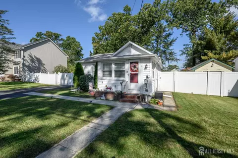 73 Walnut St, Spotswood, NJ 08884