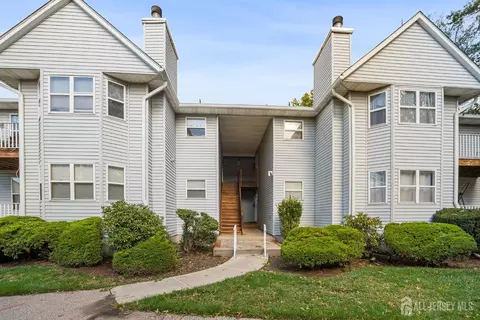 400 Keswick Dr, Piscataway, NJ 08854