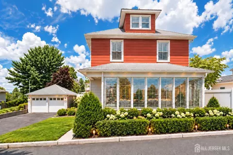 19 Church St, Sayreville, NJ 08872