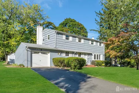 6 Pearl Rd, East Brunswick, NJ 08816