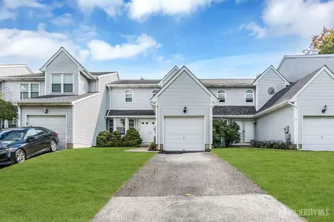 12 Munsee Trl, Branchburg, NJ 08876
