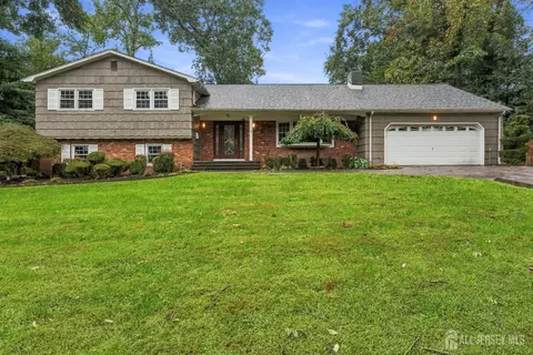 4 Redcoat Dr, East Brunswick, NJ 08816