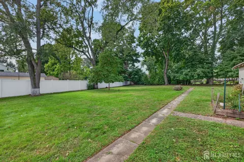 Exterior - 325 Dorn Ave, Middlesex, NJ 08846 photo 9 of 13