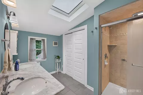 Bath - 325 Dorn Ave, Middlesex, NJ 08846 photo 2 of 2