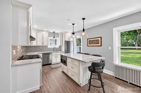 Kitchen - 325 Dorn Ave, Middlesex, NJ 08846 photo 2 of 3