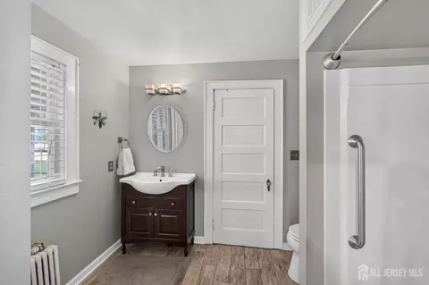 Entry Way - 325 Dorn Ave, Middlesex, NJ 08846 photo 1 of 2