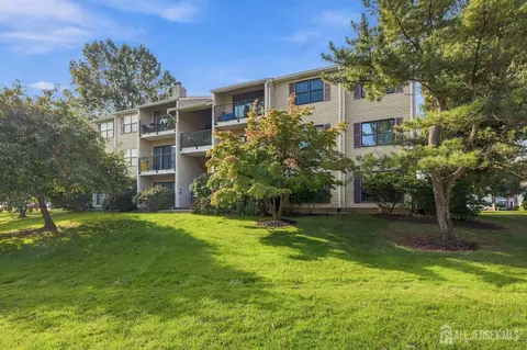 401 Danbury Ln, East Brunswick, NJ 08816