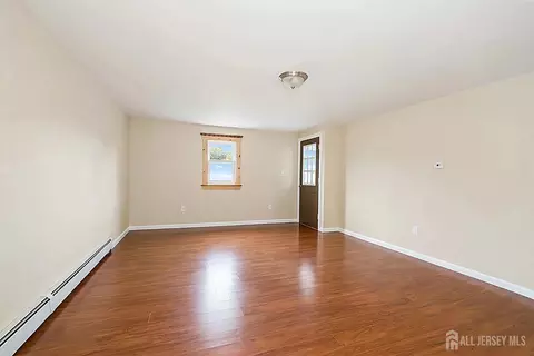 Living - 133 Hillcrest Ave, Plainfield, NJ 07062 photo 1 of 2