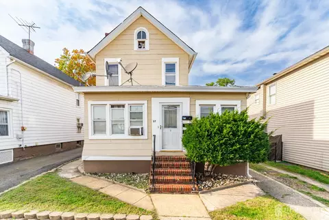 17 George St, South River, NJ 08882