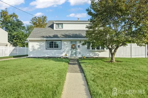 9 Nimitz Pl, Sayreville, NJ 08872
