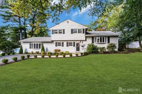 4 White Oak Rd, East Brunswick, NJ 08816