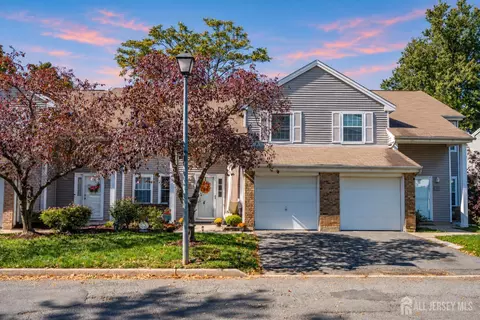57 Renaissance Ln, New Brunswick, NJ 08901