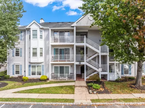 271 Kempsey Dr, North Brunswick, NJ 08902