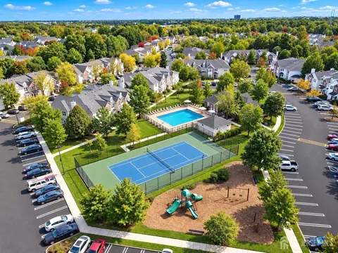 189 Sunshine Dr, Piscataway, NJ 08854