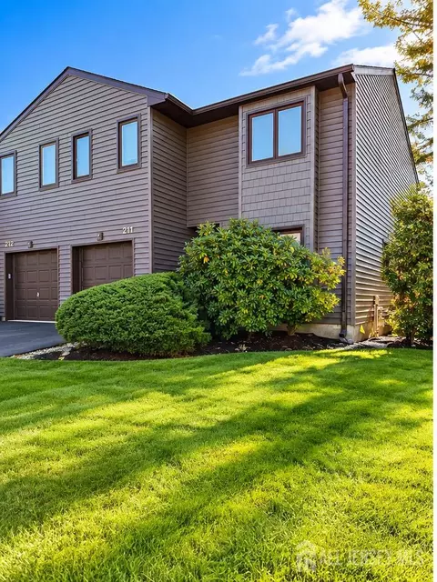 211 Pear Dr, Marlboro, NJ 07746