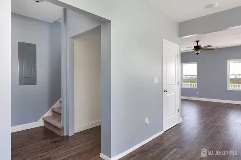 Entry Way - 227 Bay Ave, Leonardo, NJ 07737 photo 1 of 6