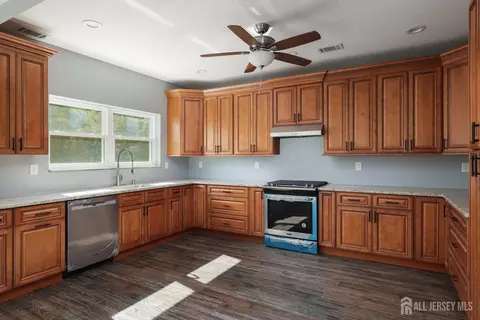 Entry Way - 227 Bay Ave, Leonardo, NJ 07737 photo 4 of 6