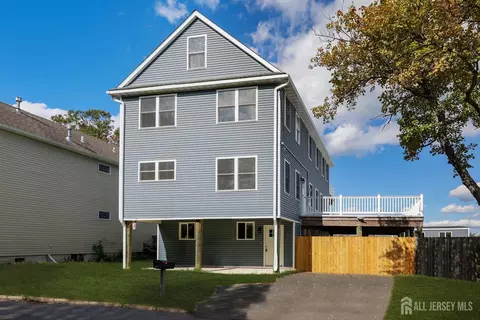 Exterior - 227 Bay Ave, Leonardo, NJ 07737 photo 3 of 9