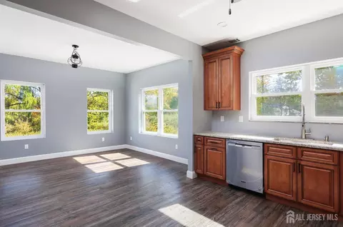 Entry Way - 227 Bay Ave, Leonardo, NJ 07737 photo 2 of 6