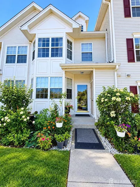 1505 Blossom Cir, South Brunswick, NJ 08810