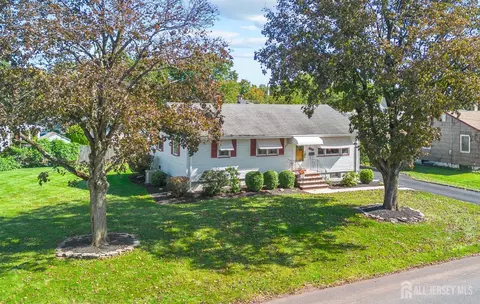 1201 Kerwin St, Piscataway, NJ 08854