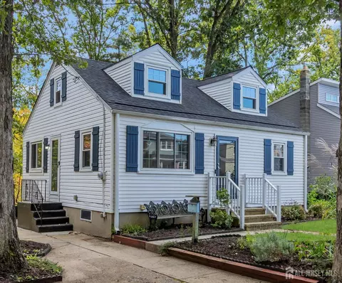 32 Bruning Ln, Spotswood, NJ 08884