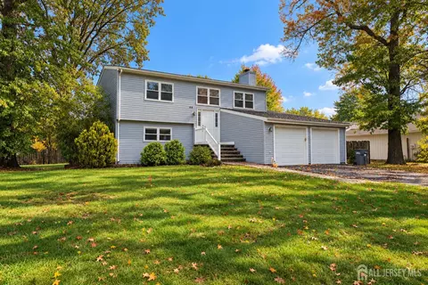 48 Birch Run Dr, Piscataway, NJ 08854