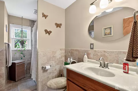 Bath - 21 Sulliman Rd, Edison, NJ 08817 photo 1 of 2