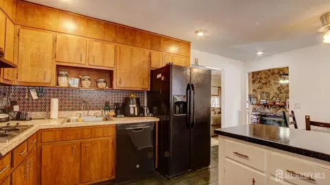 Entry Way - 1 Jackson Ave, Parlin, NJ 08859 photo 1 of 4