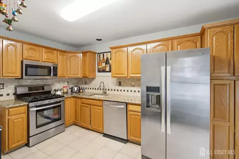 10 Burr Ct, Plainsboro, NJ 08536