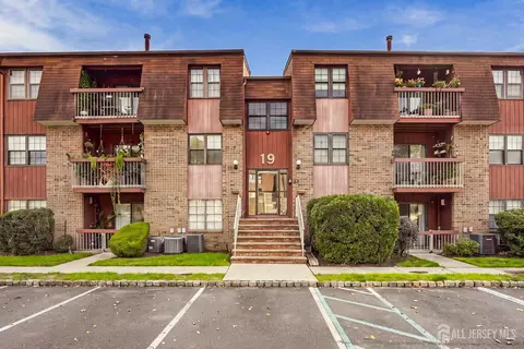 218 Sierra Ct #A, Woodbridge, NJ 07095