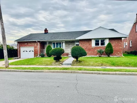 85 Grand St, Iselin, NJ 08830
