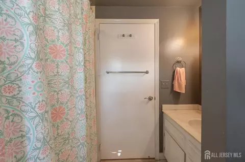 Bath - 242 Marblehead Ln #N, Monroe, NJ 08831 photo 1 of 3
