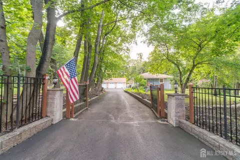 2 Agress Rd, Millstone, NJ 08535
