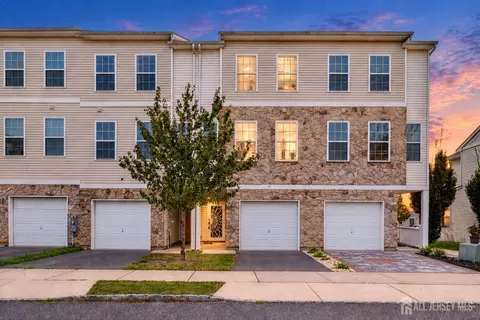 16 Paulina Pl, Somerset, NJ 08873