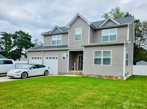 1124 Monmouth Ave, Toms River, NJ 08757
