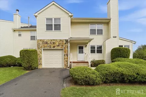 133 Keswick Dr, Piscataway, NJ 08854