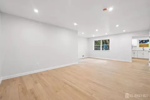 8 James St, New Brunswick, NJ 08901