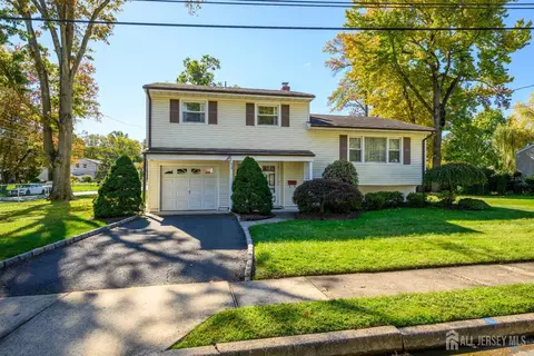 5 Berdine Ct, Colonia, NJ 07067