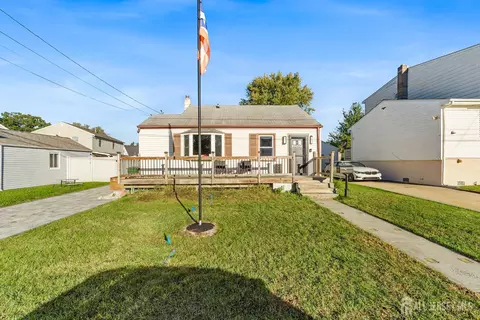 44 Eisenhower Dr, Sayreville, NJ 08872